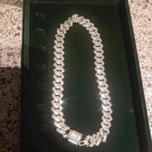 18K WhiteGold Cuban Link Chain - Picture 3 of 8